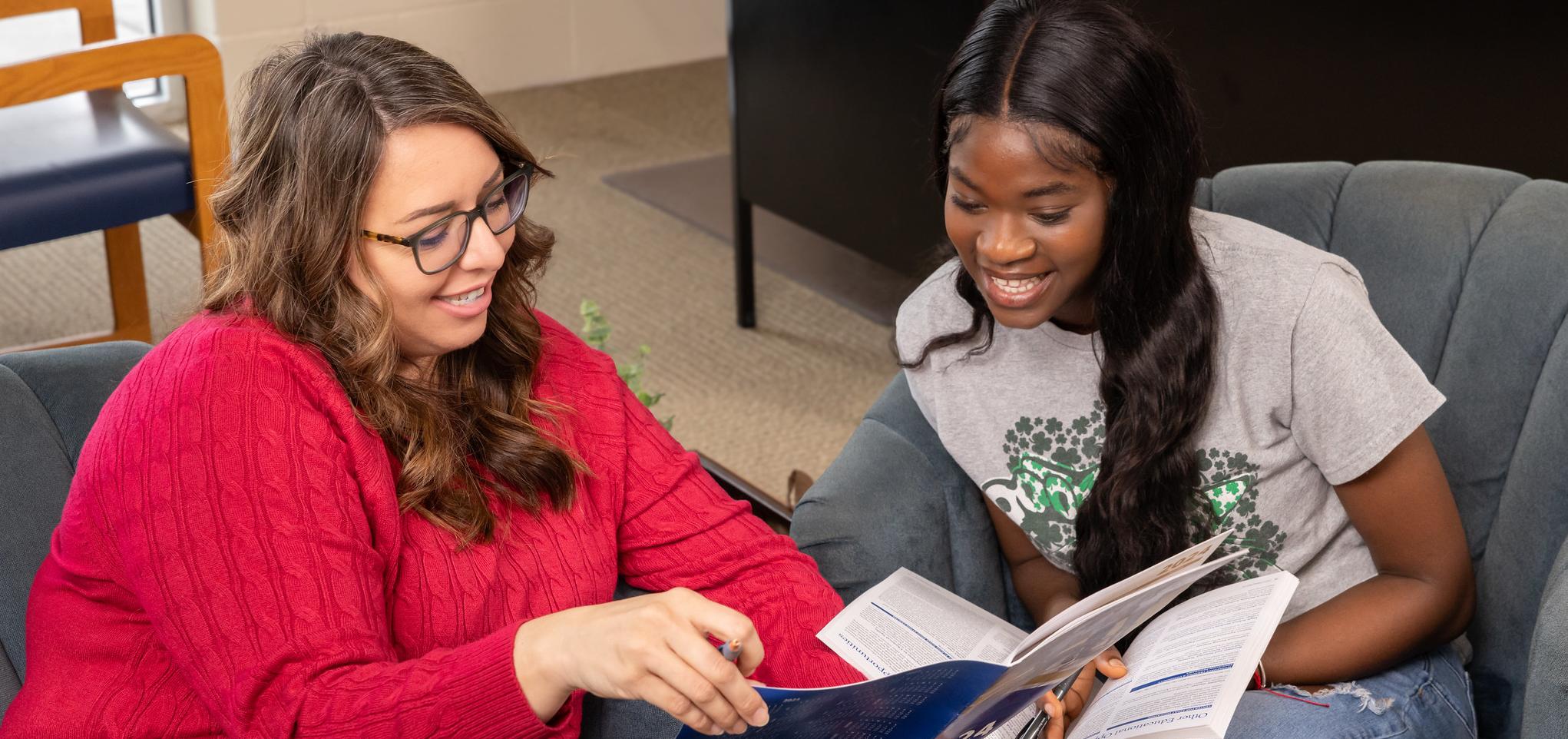 Barton Advising staff works with student to enroll in classes